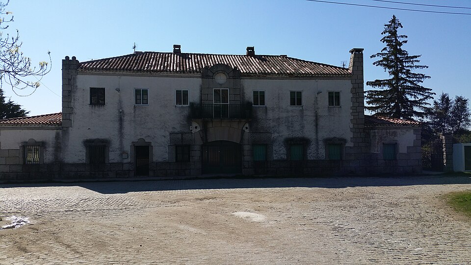 Reparación de tejados y goteras en Miraflores de la Sierra - Vista de la localidad